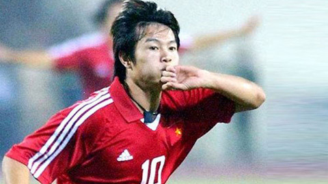 Bàn thắng tuyệt đẹp của Văn Quyến vào lưới Hàn Quốc tại VL Asian Cup 2004