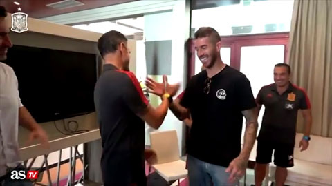 Sergio Ramos 'va chạm' với tân HLV Luis Enrique ngày tập trung đội tuyển