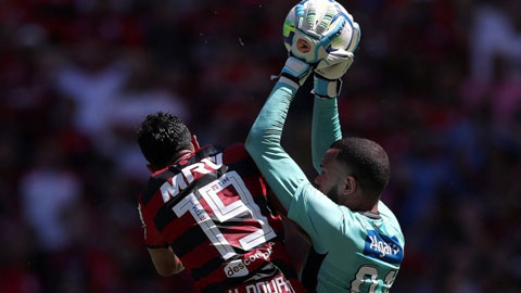 Thủ môn Brazil ghi bàn đẹp mắt