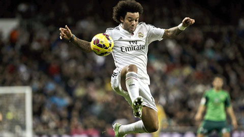 Marcelo xử lý bóng ma thuật trên sân
