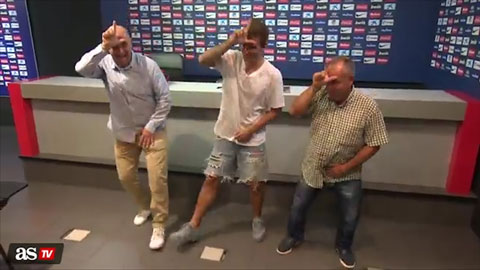 Antoine Griezmann dạy cách ăn mừng tựa trong game cực dị