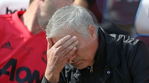 M.U kéo dài chuỗi trận không thắng, Mourinho có bị sa thải?