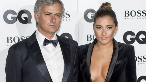 Nhan sắc ái nữ của HLV Mourinho, Max Allegri  đẹp thế nào?