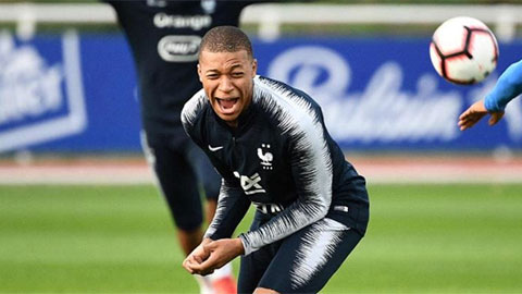 Mbappe cười ngất khi khiến Dembele ngã sóng soài