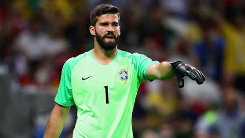 Alisson suýt phải trả giá vì sai lầm đáng trách