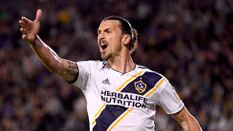 Ibrahimovic biểu diễn kỹ năng đỡ bóng bá đạo tại Mỹ