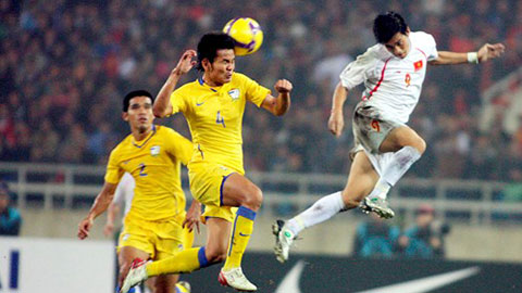 Xem lại cú đánh đầu lịch sử của Công Vinh ở AFF Cup 2008