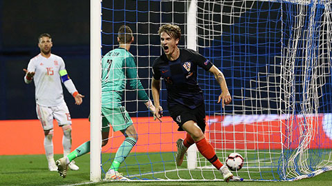 Tin Jedvaj - cầu thủ lập cú đúp hạ sát Tây Ban Nha là ai?