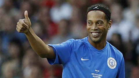 Ronaldinho và những tuyệt kỹ khiến thế giới ngả mũ