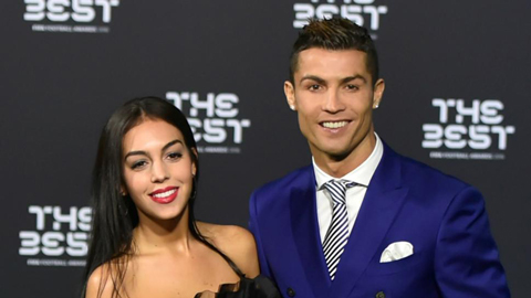 Những giây phút lãng mạn giữa Ronaldo và vợ sắp cưới