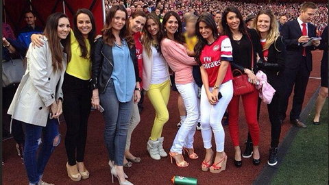 Đọ WAGs Arsenal - Tottenham