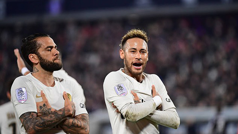 Màn ăn mừng của Neymar và Dani Alves lại gây sốt