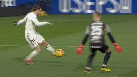 Bale dứt điểm chệch cột (Huesca 0-1 Real Madrid)