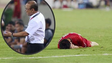 Cận cảnh pha đánh nguội thô thiển của cầu thủ Malaysia với Văn Hậu