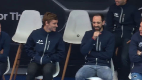 Griemann cười không nhặt mồm khi đồng đội suýt đâm xe trong sự kiện