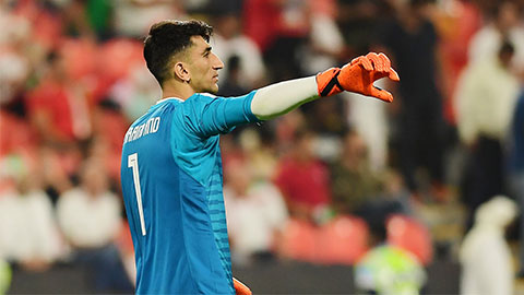 Thủ môn Iran ném bóng xa nhất thế giới