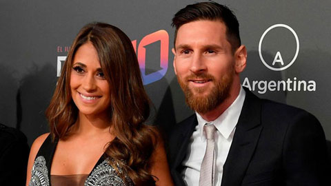 Messi bảnh bao cạnh vợ trong show diễn mang tên mình