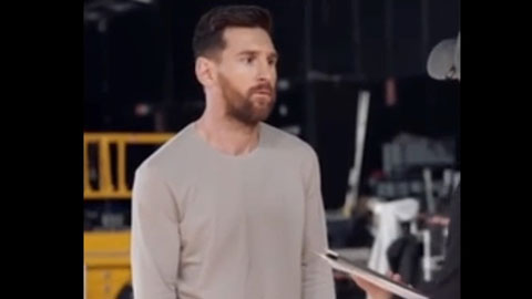 Messi khoe kỹ thuật 'siêu ảo'