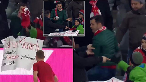 Fan nhí bị cướp áo Kimmich ngay trên khán đài