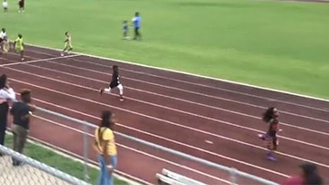 Cậu bé 7 tuổi gây sốt khi chạy nhanh như Usain Bolt