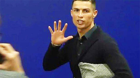 Phóng viên Atletico phát điên với hành động chế giễu của Ronaldo