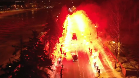 Fan Zenit đốt pháo sáng điên cuồng trước trận đấu tại Europa League