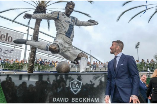 Beckham rơi lệ khi được LA Galaxy dựng tượng hoành tráng