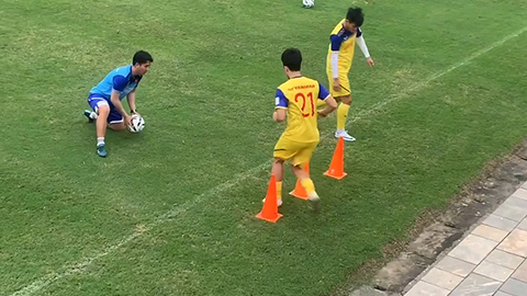 Thầy Park gạt Đình Trọng khỏi thi đấu đối kháng của U23 Việt Nam