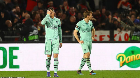  Rennes 3-1 Arsenal: Nhận thẻ đỏ, Arsenal thua tủi nhục trên đất Pháp