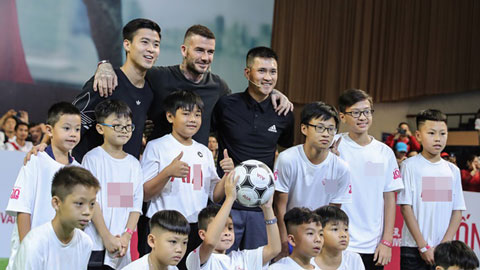 Duy Mạnh giao lưu thi đấu với danh thủ David Beckham tại TP.HCM