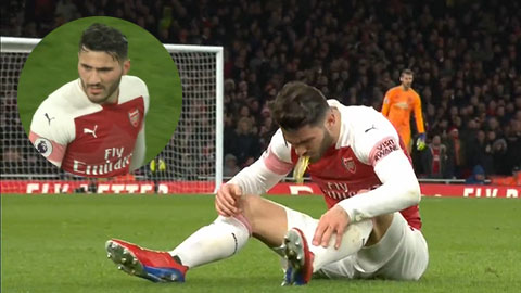 Cầu thủ Arsenal nôn trên sân sau khi phạm lỗi với Fred