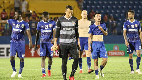 Pha bóng khiến Tấn Trường bị Bình Dương 'treo găng' hết lượt đi V.League