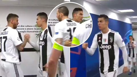 Xúc động khi Ronaldo động viên từng đồng đội giữa trận gặp Atletico