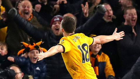 CĐV Wolves sướng phát điên khi đội nhà đánh bại M.U
