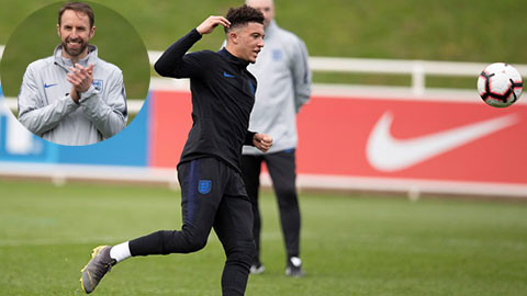 Sancho đá 11m bằng tuyệt kỹ Panenka khiến HLV Southgate phấn khích