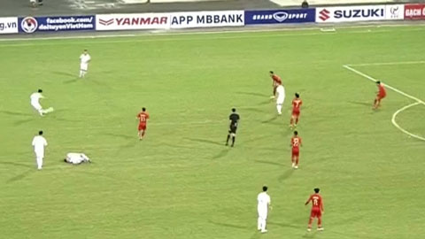 Văn Hậu sút bóng từ gần 30m khiến thủ môn Indonesia lúng túng (U23 Việt Nam 0-0 U23 Indonesia)