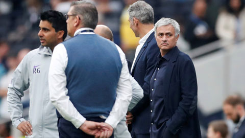 Mourinho lần đầu xuất hiện tại Tottenham sau khi bị M.U sa thải