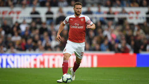 Mustafi solo như Messi nhưng dứt điểm thảm họa trong 10 giây