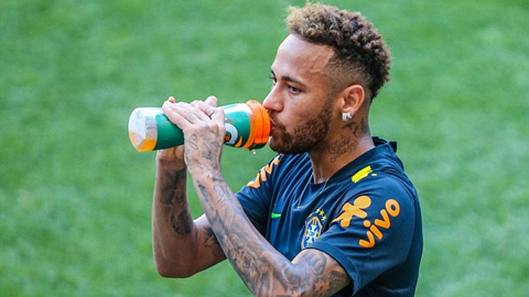 Neymar, Ronaldo và những cầu thủ ăn mừng bá đạo trên sân tập