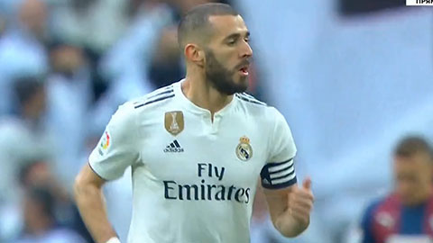 Benzema đánh đầu hiểm hóc gỡ hòa (Real Madrid 1-1 Eibar)