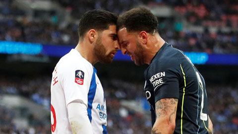 Nổi điên, Kyle Walker 'thiết đầu công' với cầu thủ Brighton