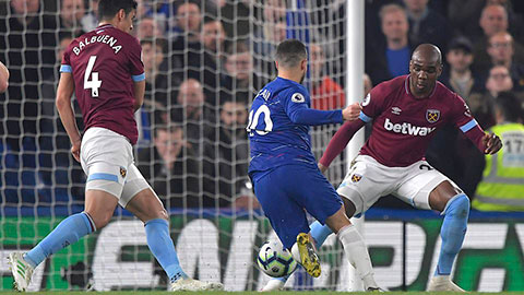 Trước West Ham, Hazard tái hiện pha solo kinh điển của Maradona