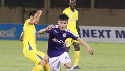 Sướng mắt với pha solo qua rừng cầu thủ Khánh Hòa như Messi của Quang Hải