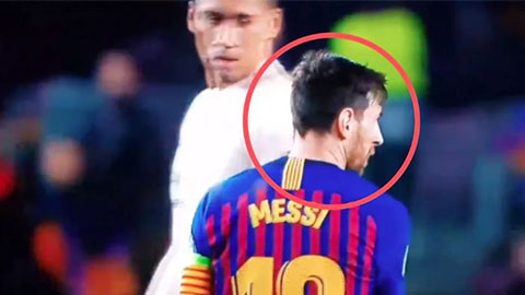 Messi phớt lờ, không thèm bắt tay Smalling sau trận