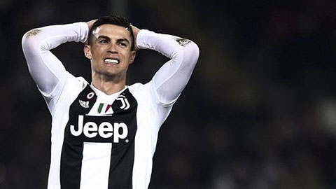 Ronaldo đã không ít lần khóc đau đớn vì sự bất lực của các đồng đội