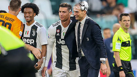 Ronaldo sướng điên cùng Juventus ăn mừng chức vô địch lần thứ 35