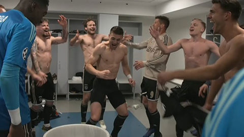 Những màn ăn mừng bá đạo của Ajax, Juve và PSG trong phòng thay đồ