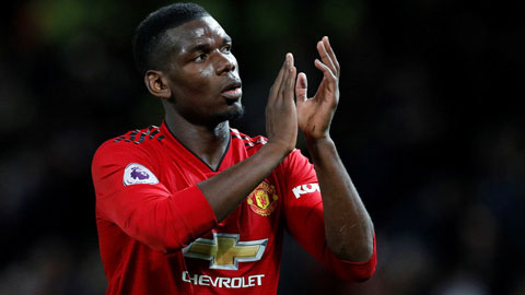 Pogba vỗ tay xin lỗi CĐV M.U sau thất bại trước Man City