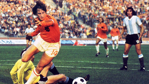 Chiêm ngưỡng lại những bàn thắng mãn nhãn của huyền thoại Johan Cruyff