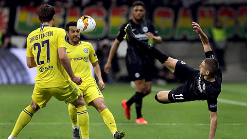 Frankfurt 1-1 Chelsea: Hazard dự bị, Pedro sắm vai người hùng